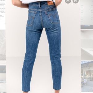 SOLD - Levi Wedgie Fit